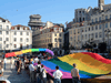 Parada do Orgulho: No Rossio com o Elevador do Chiado ao fundo e preparando os discursos de ocasião