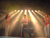 Arraial Pride - 1º Bloco: Totty do Masterplan em plena dança com um dueto convidado